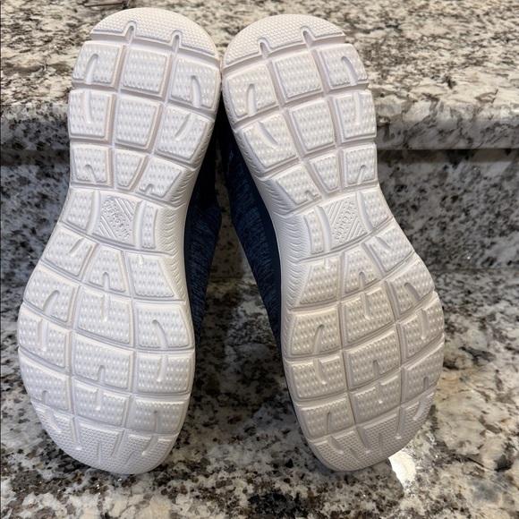 New Skechers, Women’s Blue with Fischia Accents - Slip-On Sneakers size 8 - Picture 6 of 10